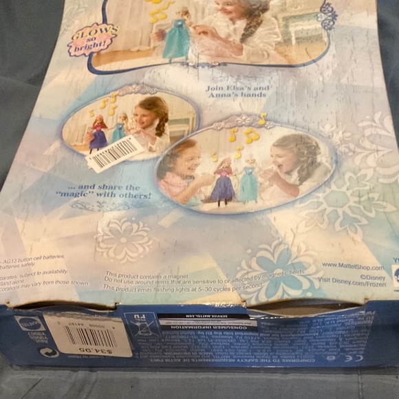 DISNEYs FROZEN QUEEN ELSA SINGING DOLL DAMAGED CARDBOARD .sale - Picture 7 of 10
